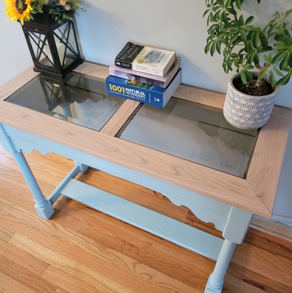 Entry Table - Picture 3 of 5